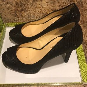 NEW Gianni Bini platform formal shoes